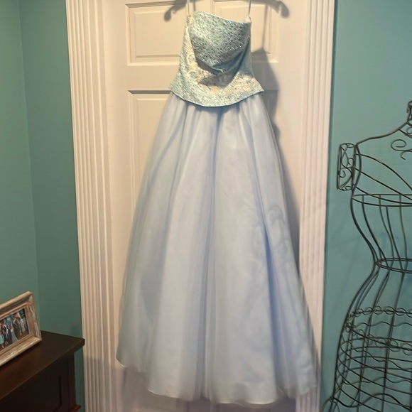 JOUANI strapless  baby blue evening gown, size 4 - Picture 1 of 6